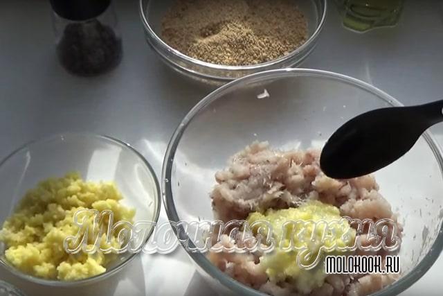 Измельченные овощи и рыба