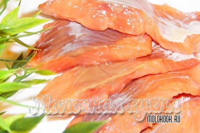 Рецепт вкусной соленой рыбы за пару часов