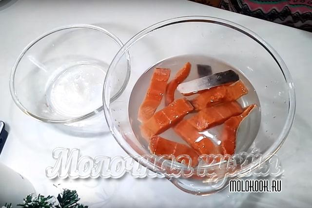 Кусочки рыбы в тузлуке