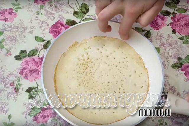 Блин перед переворачиванием