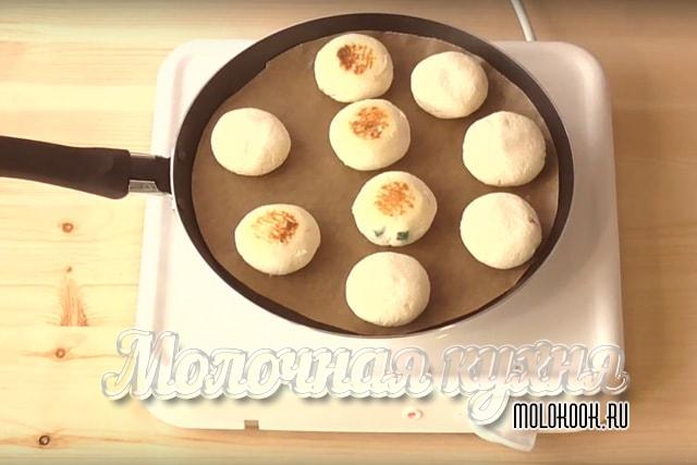 Выпекание на сковородке без масла