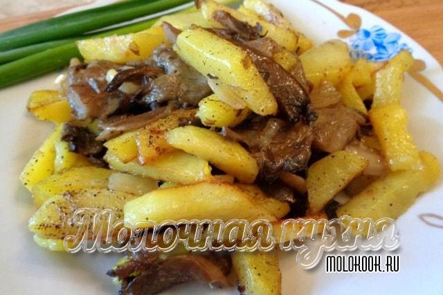 Картофель, жаренный с вешенками