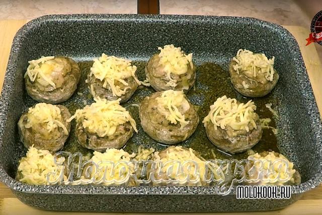 Закуска посыпана сыром