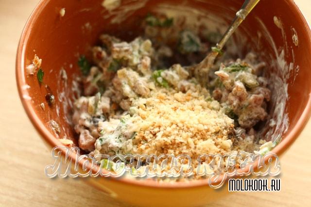 Сухарная крошка добавлена