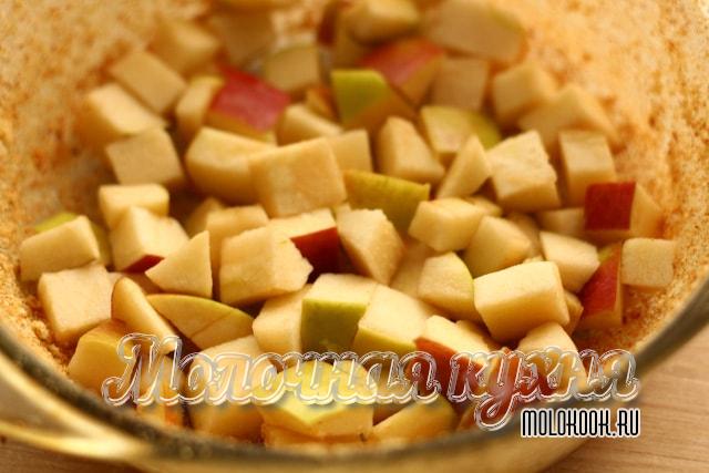 Кусочки яблок в форме