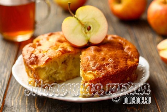 Вариент приготовления шарлотки на сметане