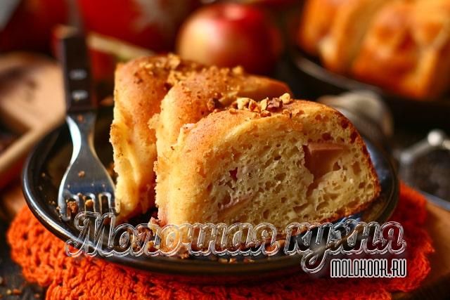 Яблочная шарлотка с творогом