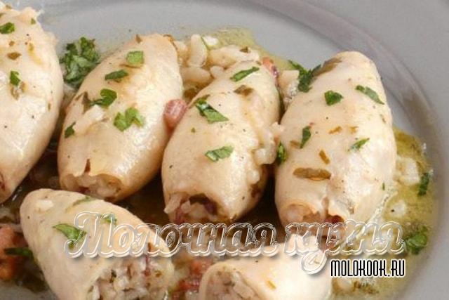 Кальмары, фаршированные рисово-крабовой начинкой