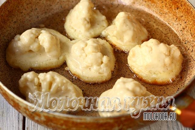 Капустные соцветия на сковороде