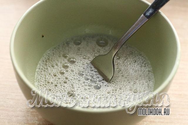 Ячиная масса в миске