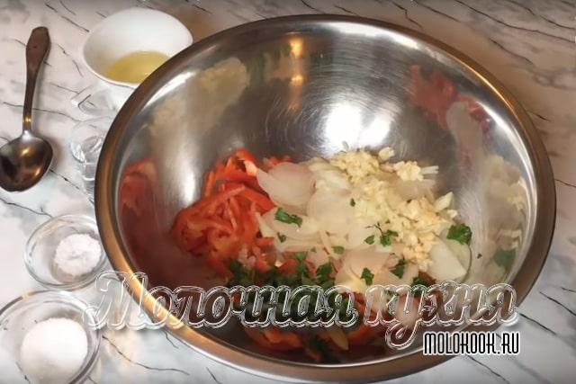 Ингредиенты заправки в миске