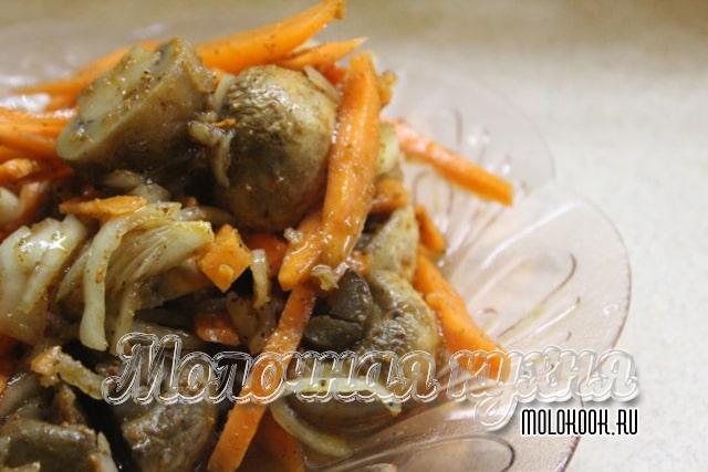 Грибы, маринованные с морковкой