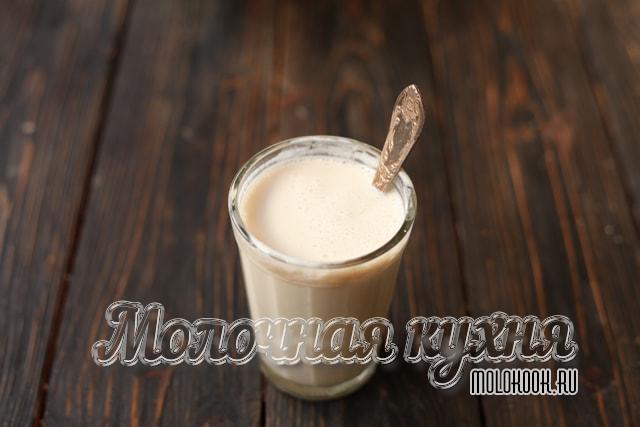 Кефир, смешанный с дрожжами