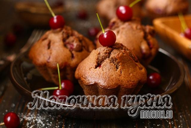 Рецепт маффинов с вишней и какао-порошком