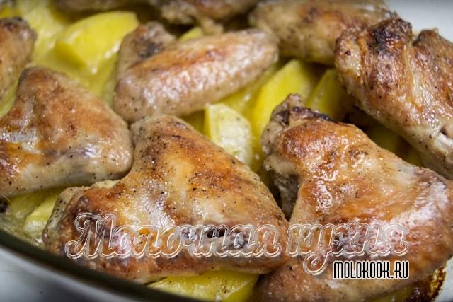 Рецепт крыльев в майонезе с картофелем в духовке