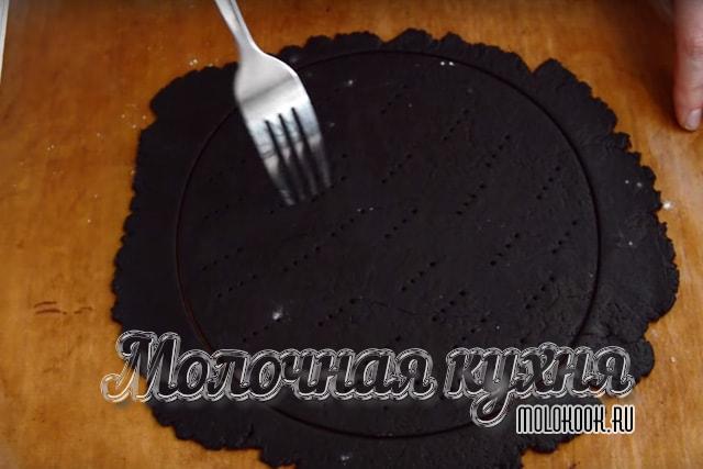 Прокалывание теста вилкой