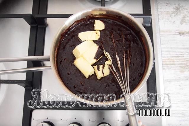 Масло добавлено в шоколадно-медовую смесь