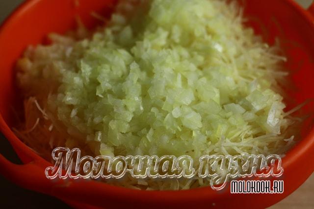 Картошка и лук в миске
