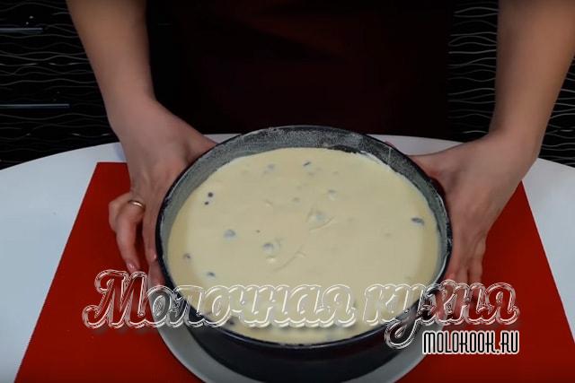 Перелить массу в форму для запекания