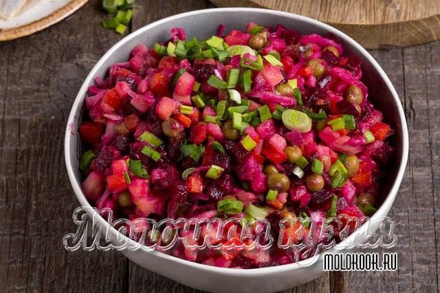Салат винегрет с зеленым горошком и огурцами