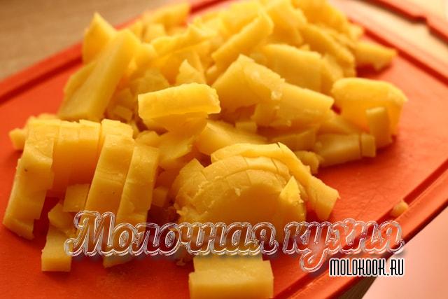 Картошка нарезана кубиком