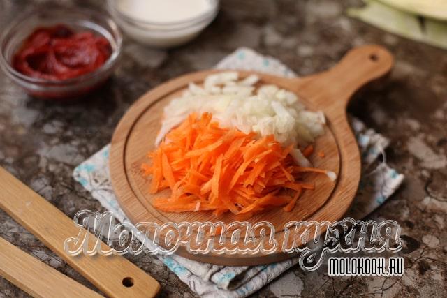 Морковка и лук нарезаны
