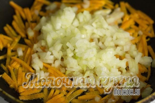 Обжарка лука с морковкой в масле