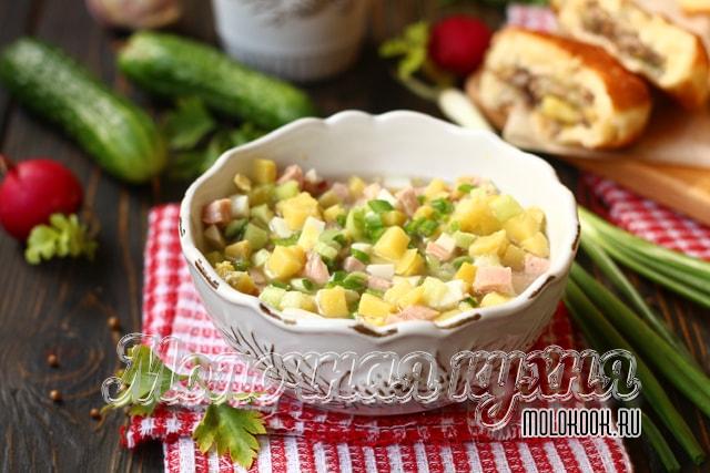 Рецепт окрошки с вареной колбасой и свежими огурцами