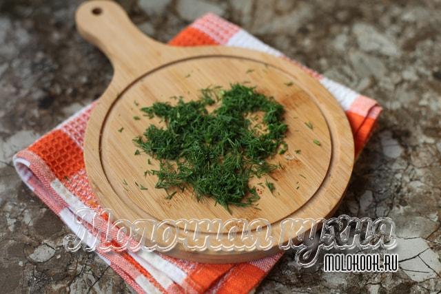 Порезанный укроп