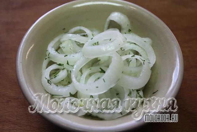 Маринованный лук для соленой селедки