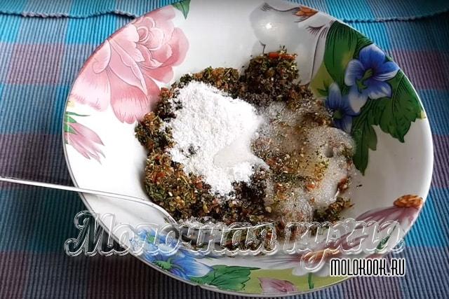 Мало, сахар, уксус, соль добавлены