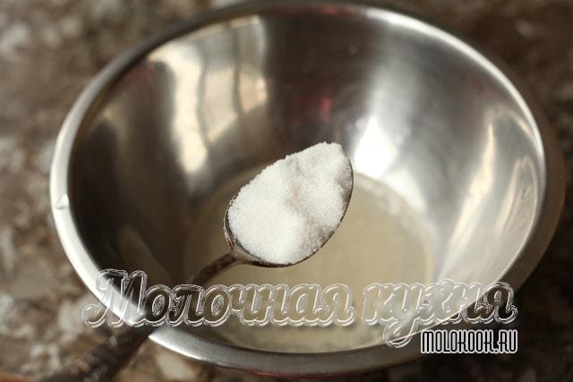 Добавление сахарного песка