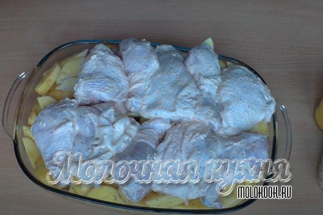 Курица уложена