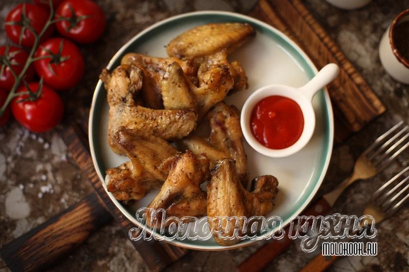 Рецепт куриных крылышек, запеченных в духовке, с корочкой