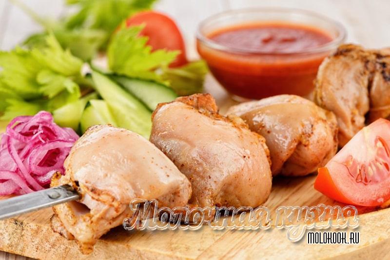 Как замариновать куриный шашлык