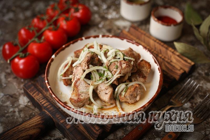 Рецепт свиного шашлыка на сковородке, на плите