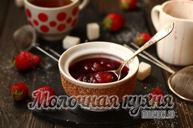 Клубничная пятиминутка. сваренная в мультиварке