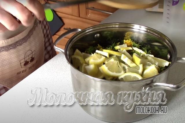 Дольки лимона добавлены