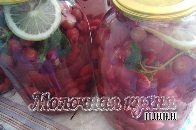 С добавлением свежего лимона и листиков мяты