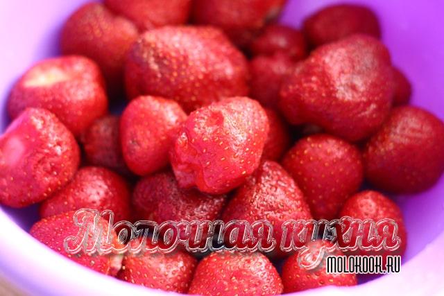 Перебранная, помытая, просушенная клубника