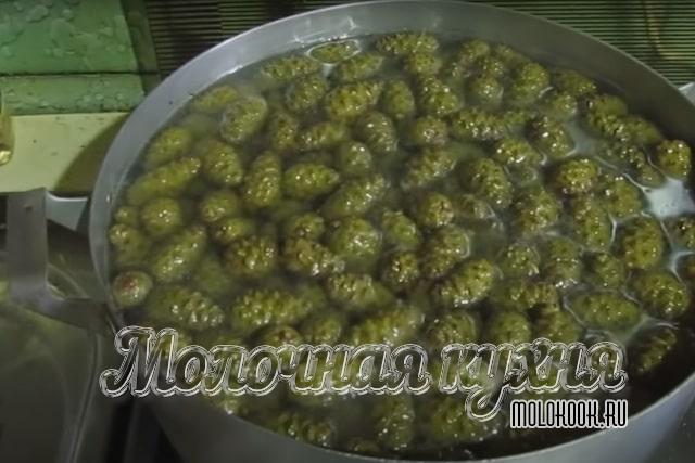 Жидкость кипит