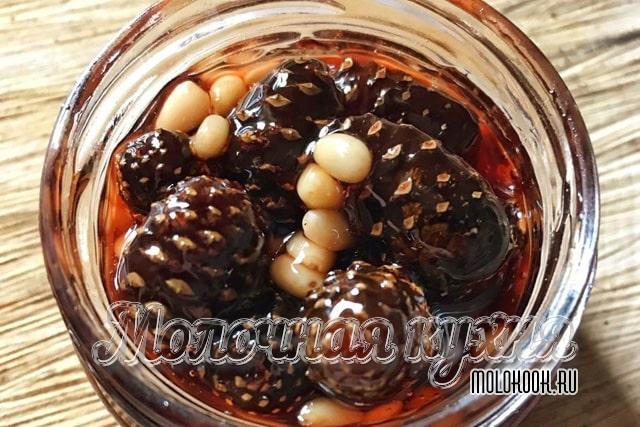 Хвойное варенье из шишек с кедровым орехом