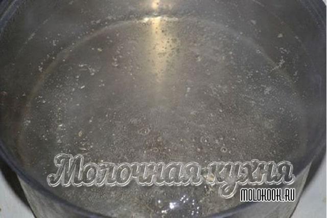 кипящий сахарный сироп