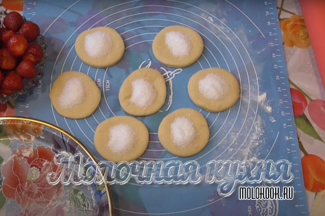 Сахарный песок распределен