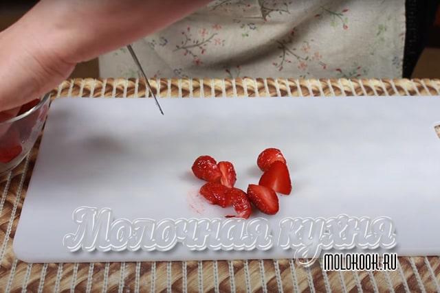 Нарезка клубники