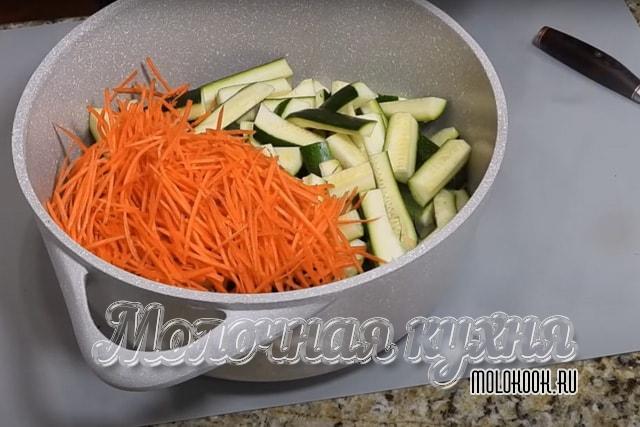 Натертая морковь добавлена
