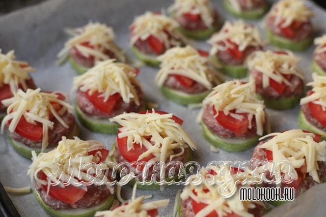 Закуска посыпана сыром
