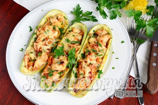 Лодочки из кабачков, фаршированные мясом