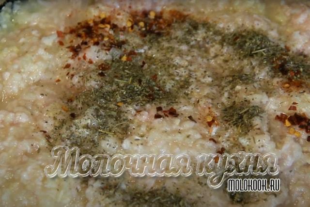 Тушение кабачково-мясной массы