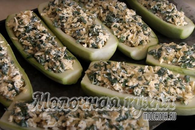 Сметанно-сырная масса выложена сверху